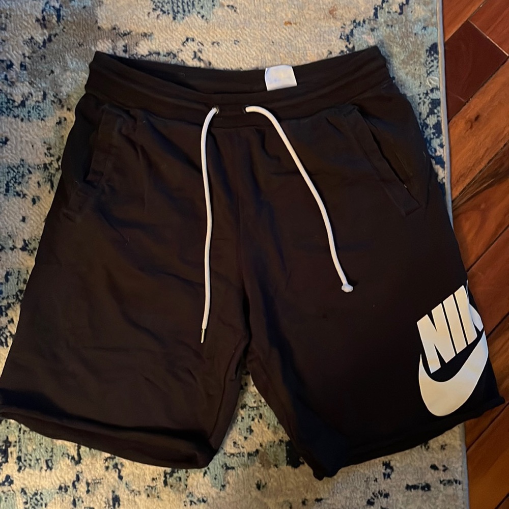 (L) Size 6 Nike shorts